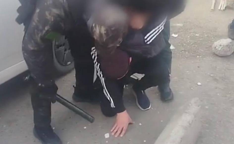 Андижонда фуқароларни дўппослаб, кўча безорилиги билан шуғулланган жиноий гуруҳ фош этилди